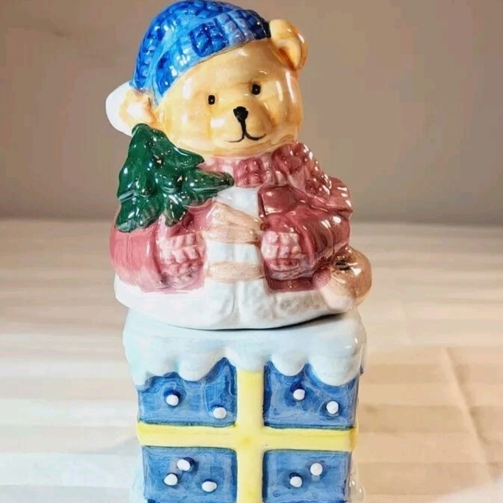 Christmas Bear & Window w/ Snow Salt and Pepper Shakers - Adorable